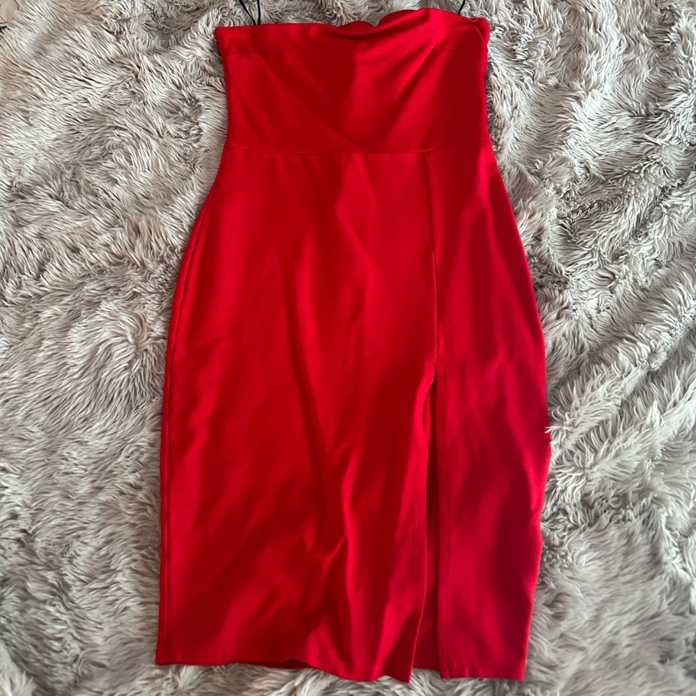 RED STRAPLESS DRESS - Picture 2 of 3